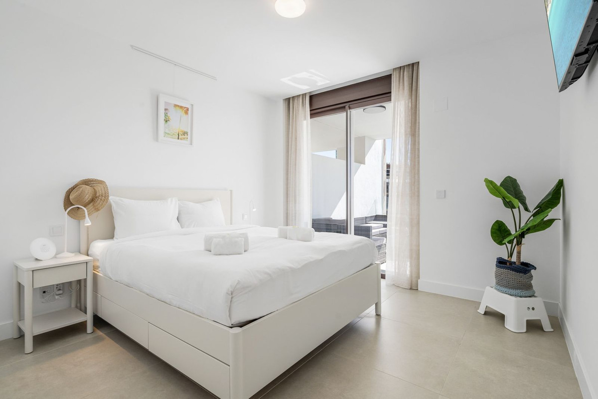 3 Bedroom Apartment in Fuengirola - Photo 9