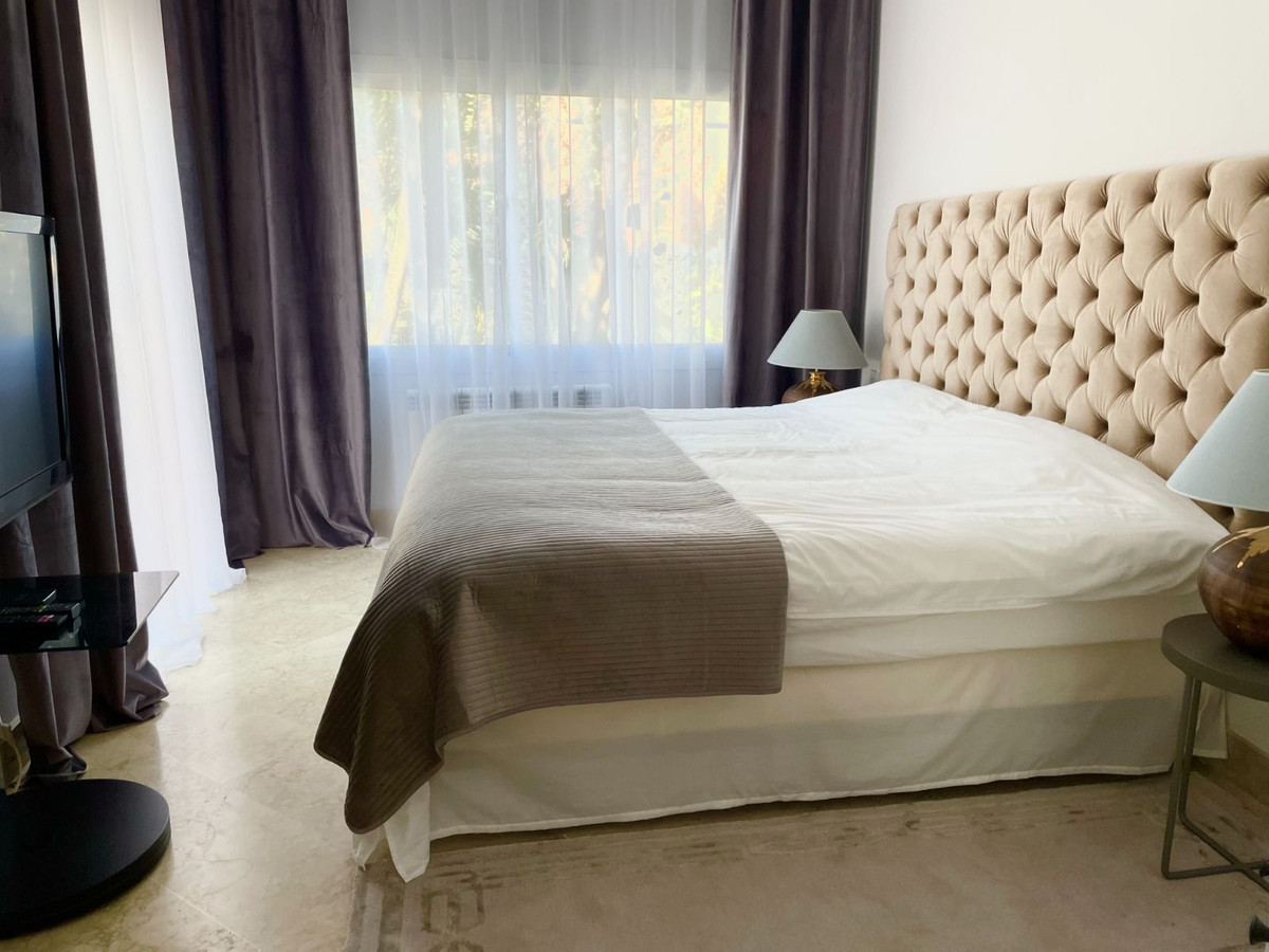 2 Bedroom Apartment in Marbella - Photo 8