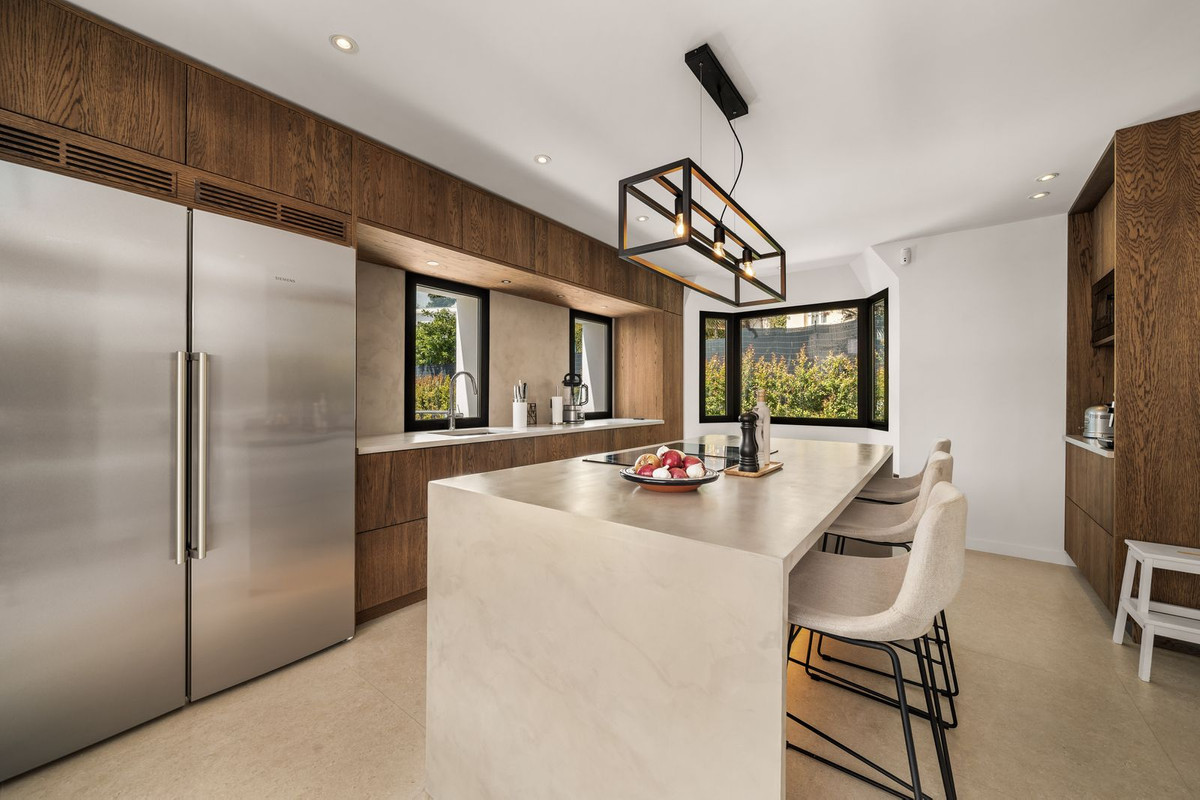 4 Bedroom Villa in Marbella - Photo 6