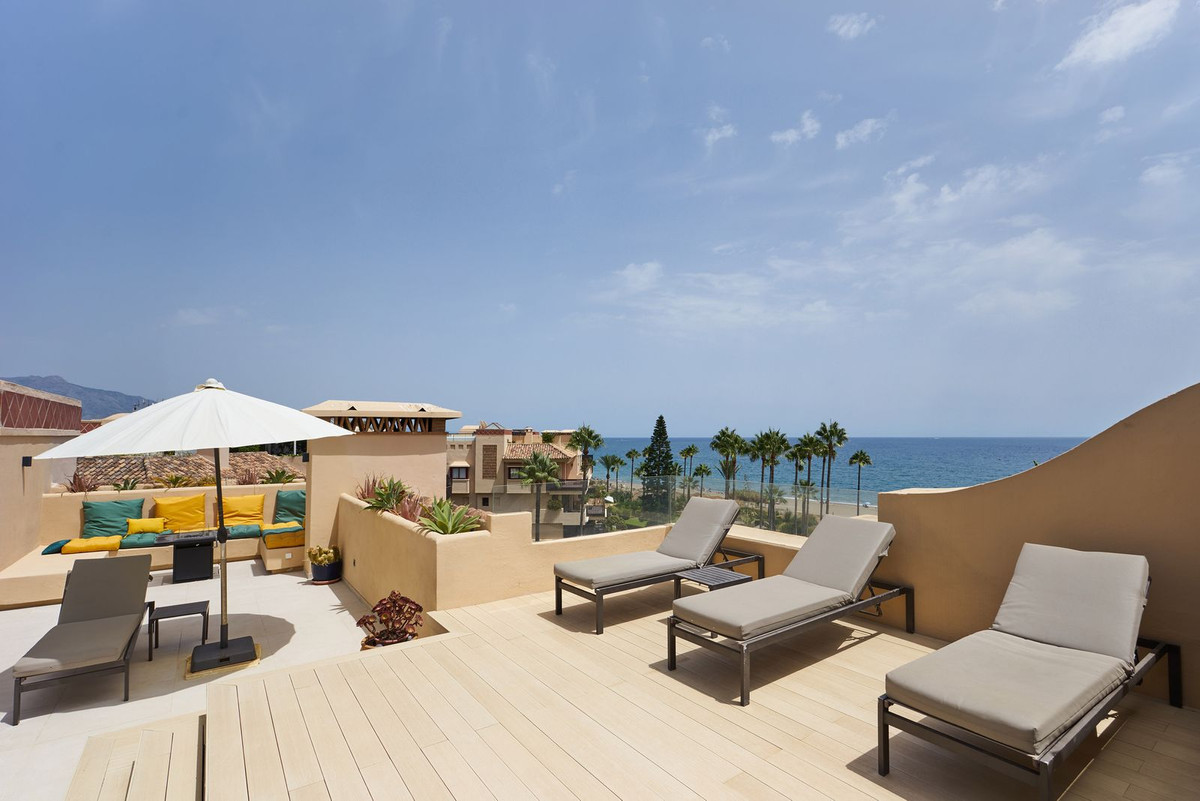 3 Bedroom Penthouse in Estepona - Photo 43