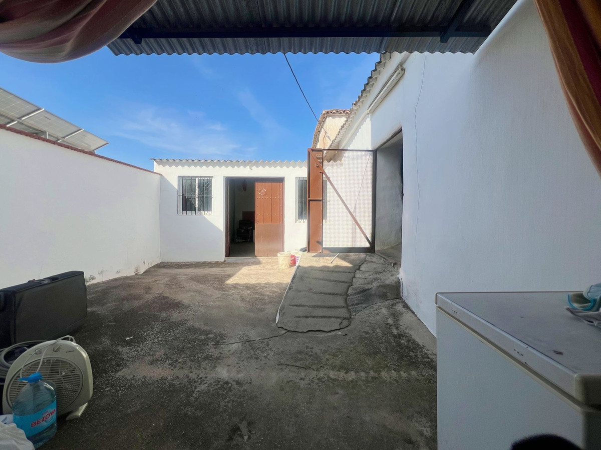 4 Bedroom Townhouse in Coín - Photo 29