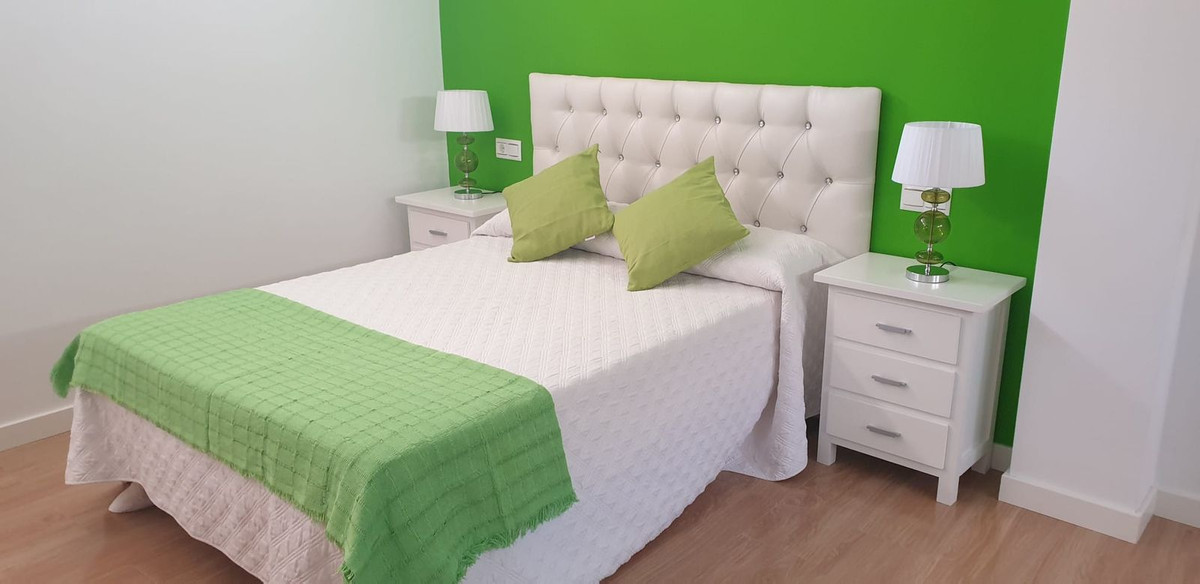 6 Bedroom Townhouse in San Pedro de Alcántara - Photo 32