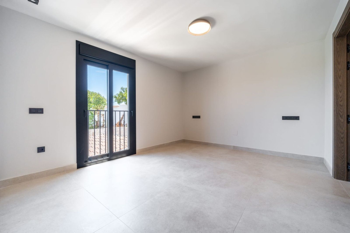 5 Bedroom Villa in Mijas - Photo 12