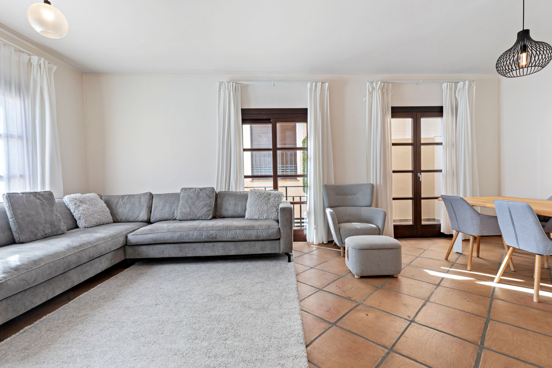 4 Bedroom Townhouse in Benahavís - Photo 5