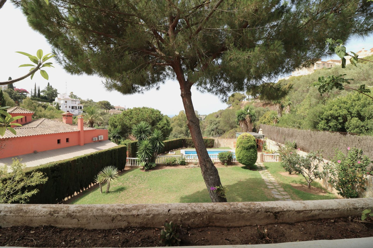 4 Bedroom Villa in Marbella - Photo 17