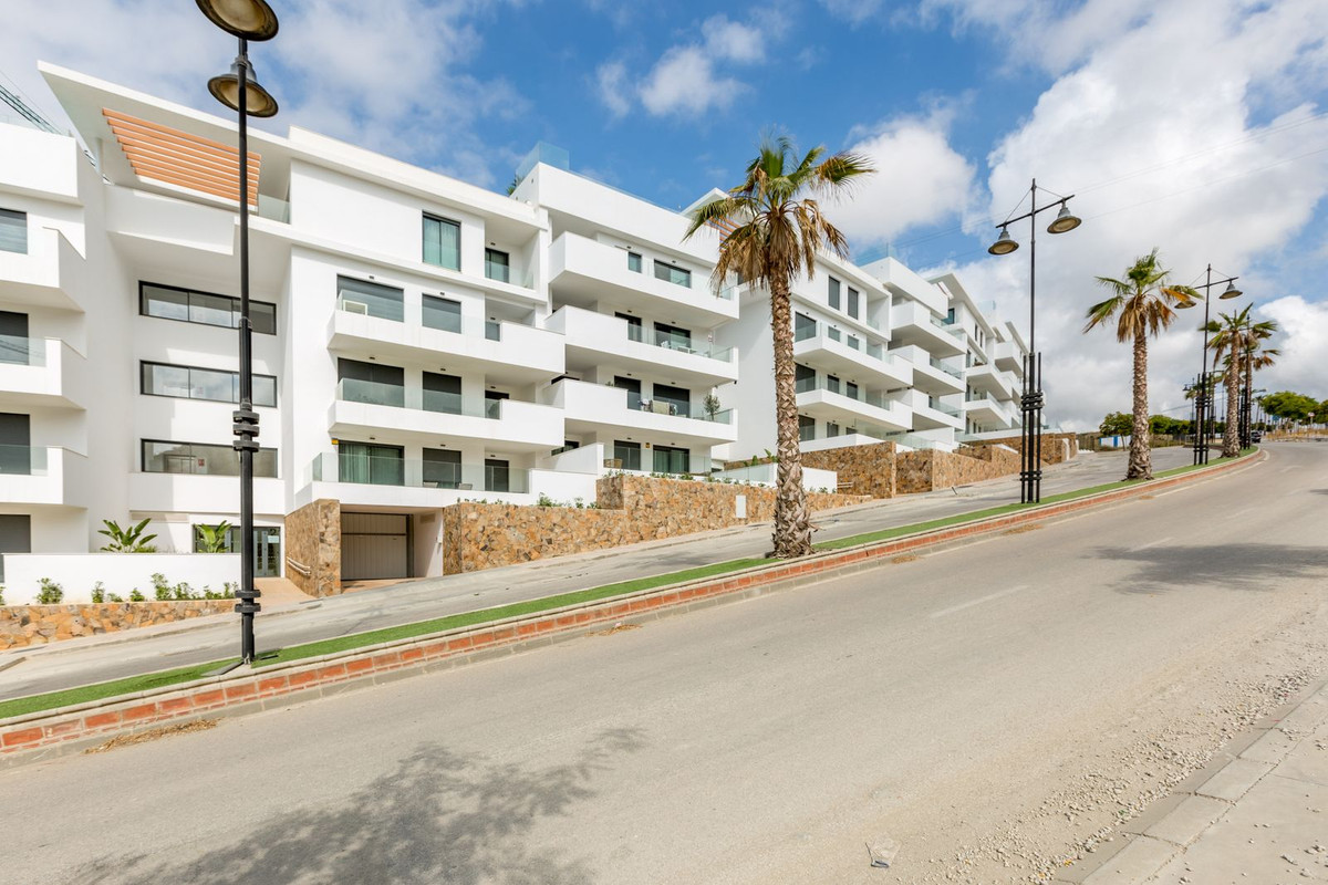2 Bedroom Apartment in Fuengirola - Photo 28