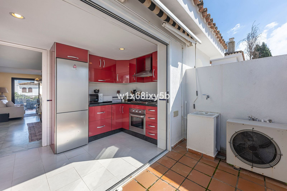 3 Bedroom Townhouse in Estepona - Фото 14
