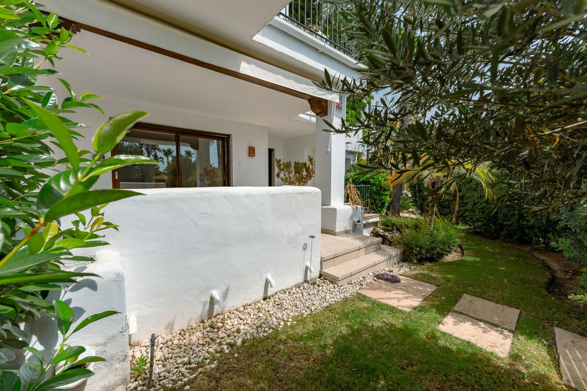 3 Bedroom Townhouse in Estepona - Photo 7