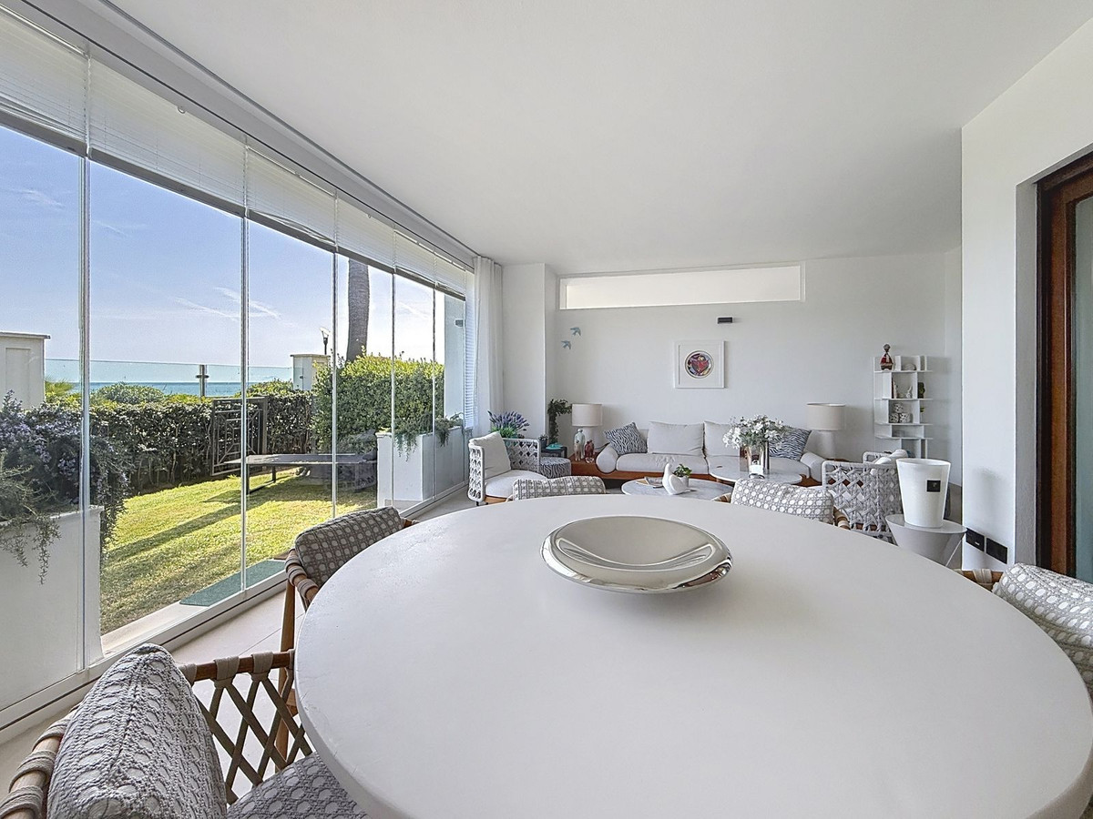 2 Bedroom Apartment in Estepona - Photo 18