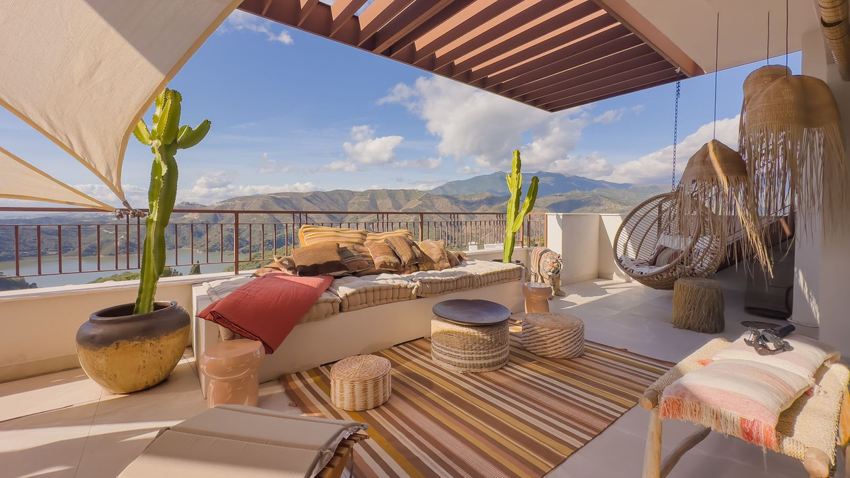 3 Bedroom Penthouse in Istán - Photo 25
