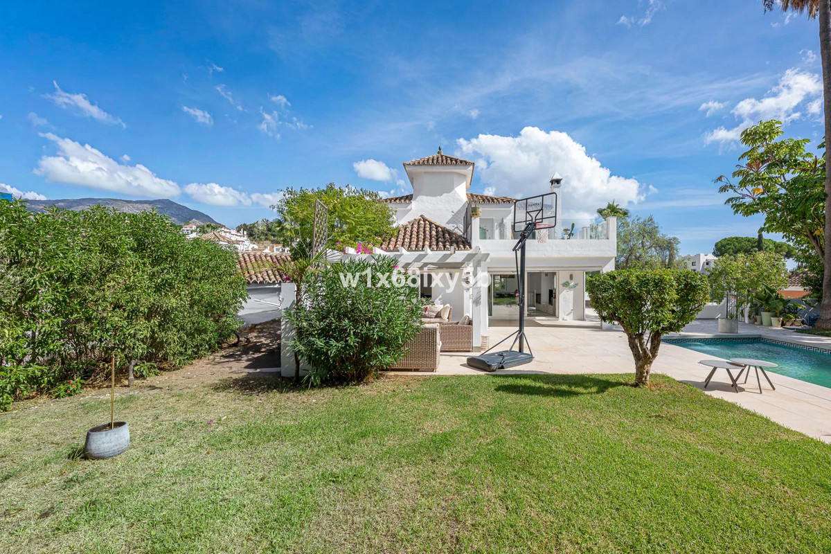 4 Bedroom Villa in Marbella - Photo 14