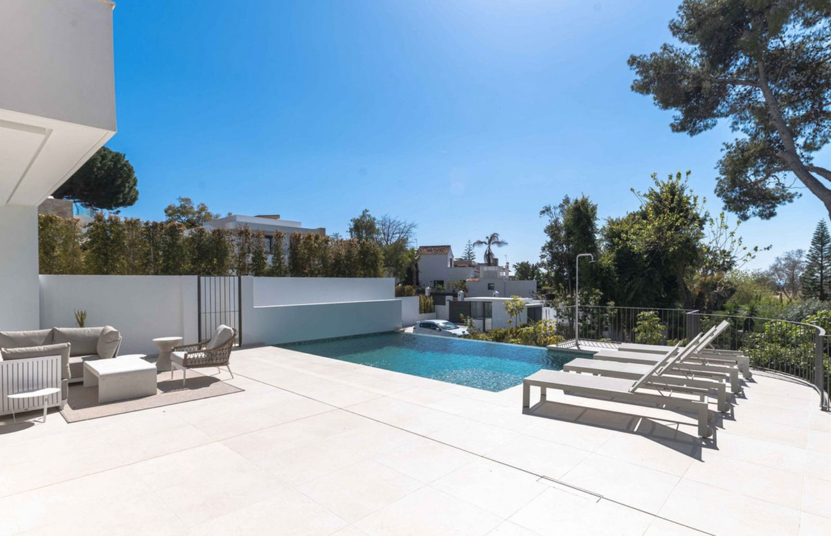 5 Bedroom Townhouse in San Pedro de Alcántara - Photo 16