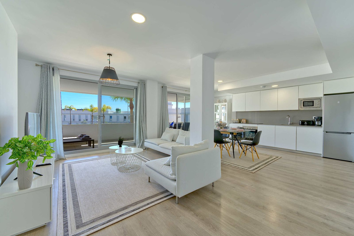 3 Bedroom Apartment in Estepona - Photo 5
