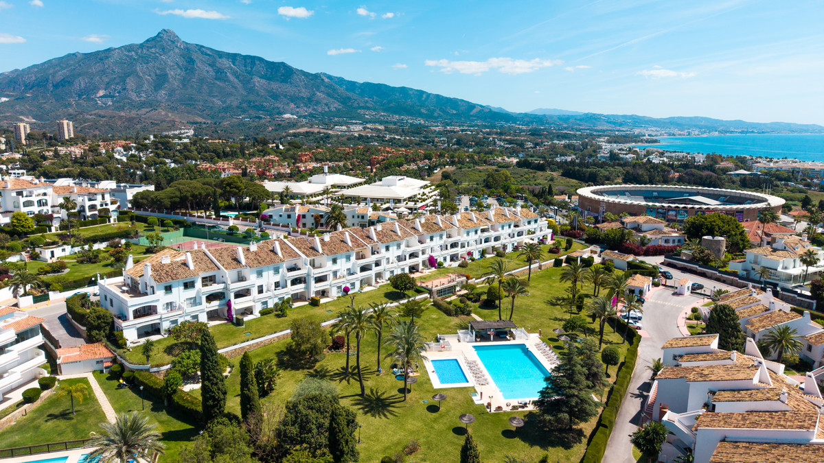 3 Bedroom Apartment in Marbella - Фото 2