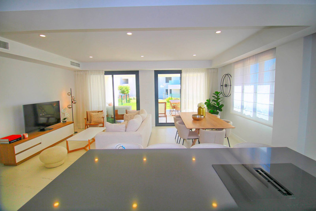 3 Bedroom Apartment in Casares - Photo 2