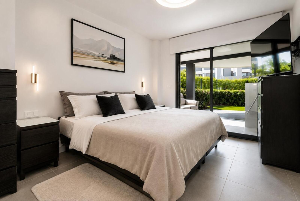 3 Bedroom Apartment in Estepona - Photo 6