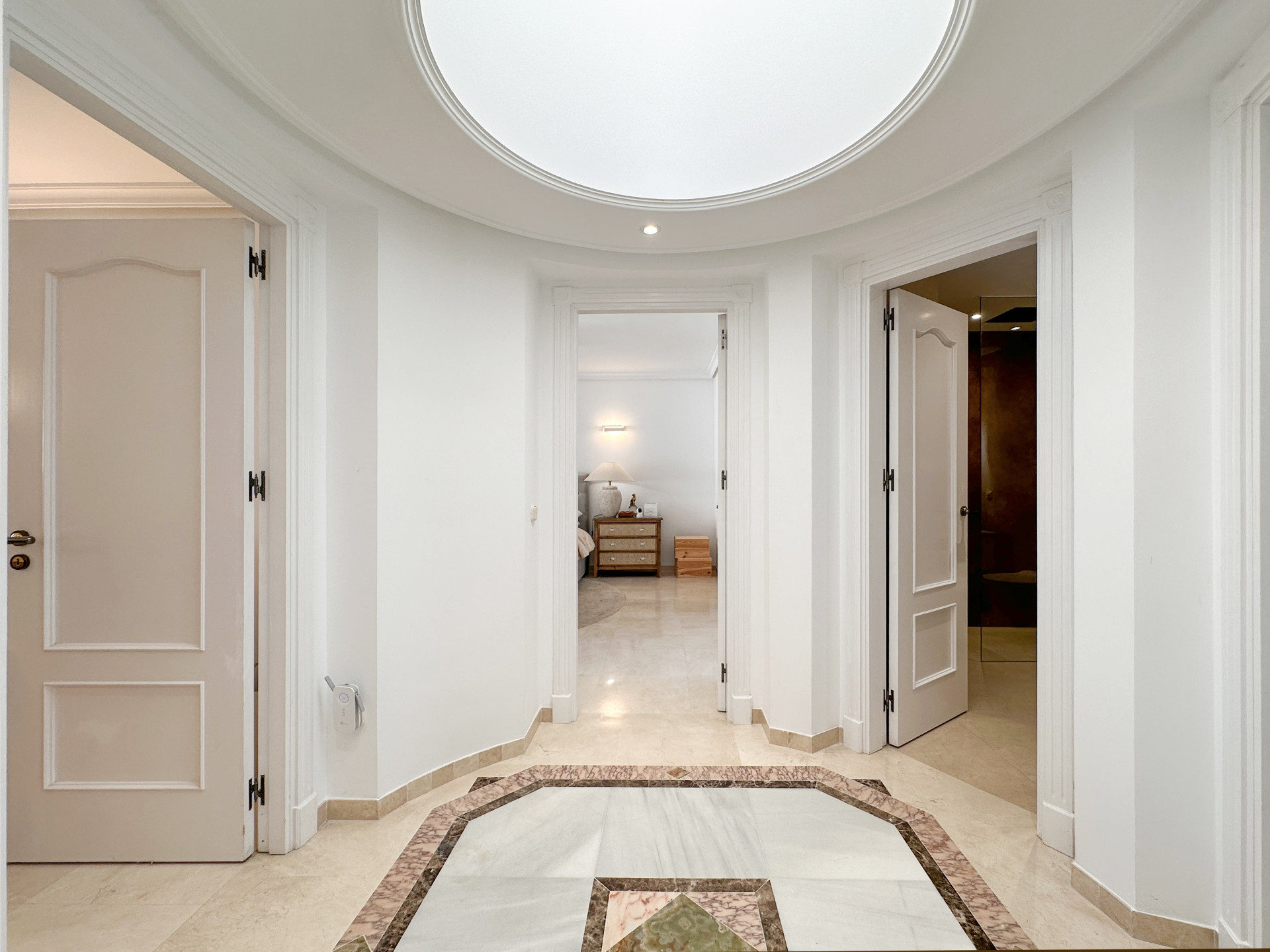 3 Bedroom Penthouse in Estepona - Photo 10