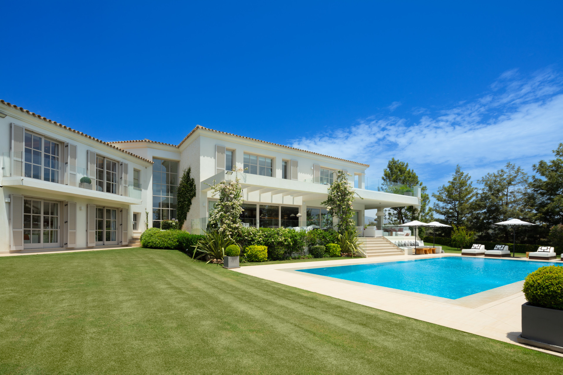 6 Bedroom Villa in Marbella - Photo 2