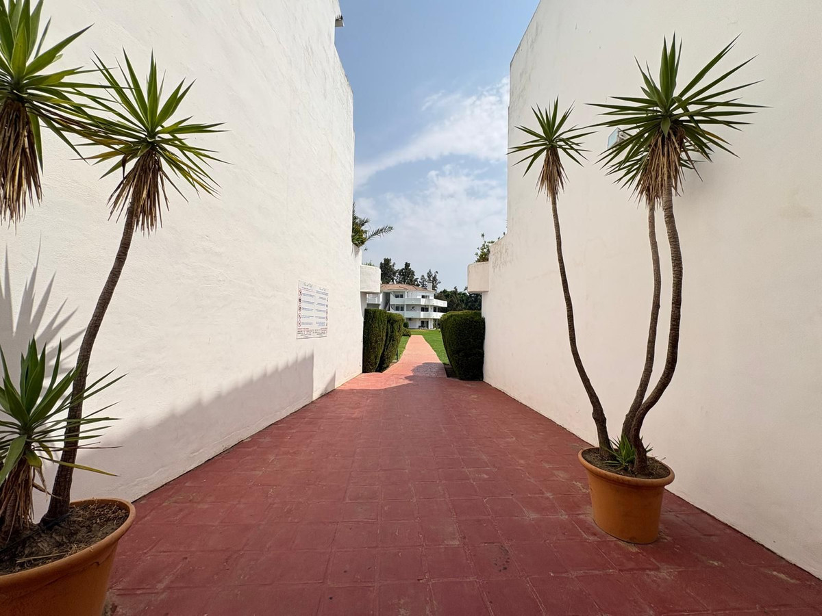 2 Bedroom Apartment in Mijas - Photo 21