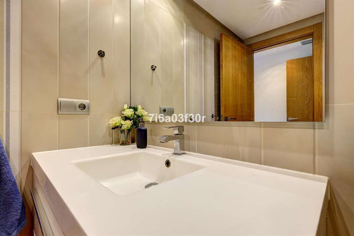 3 Bedroom Apartment in Marbella - Photo 17