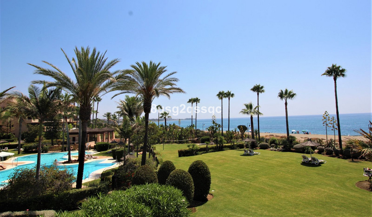 3 Bedroom Penthouse in Estepona - Photo 42