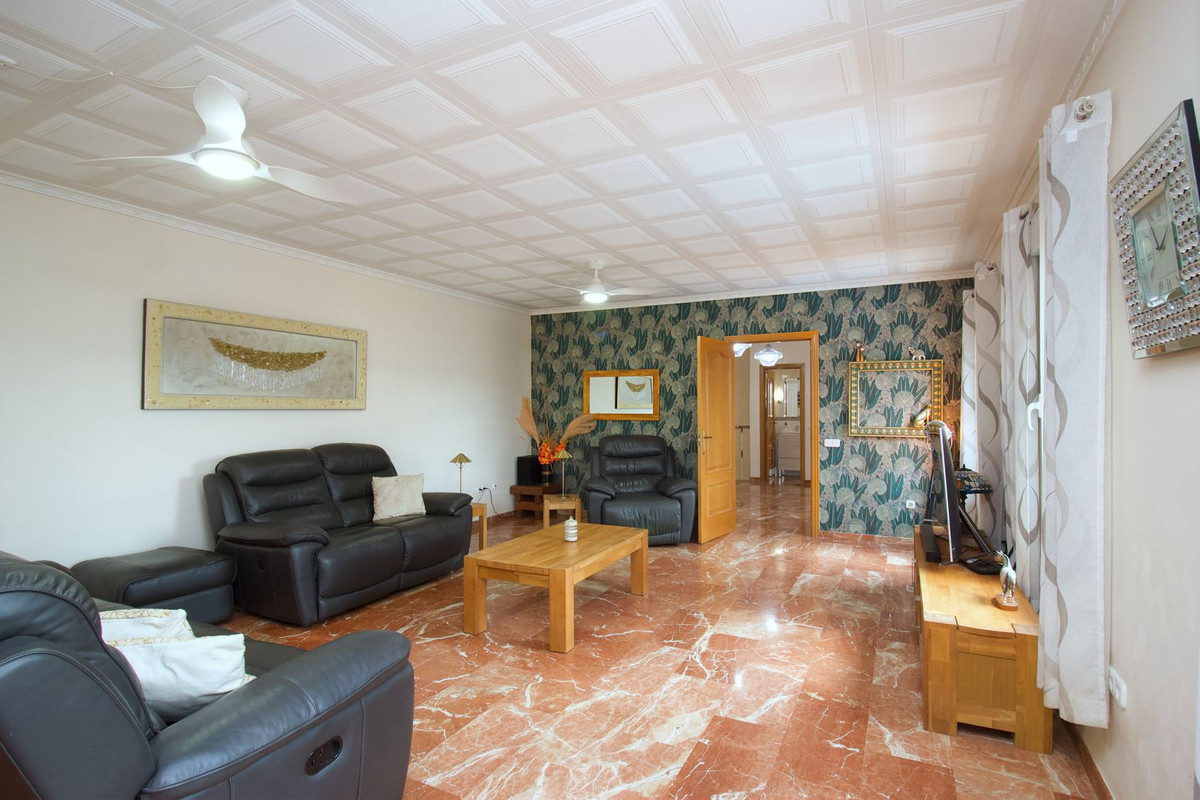 5 Bedroom Villa in Coín - Photo 8