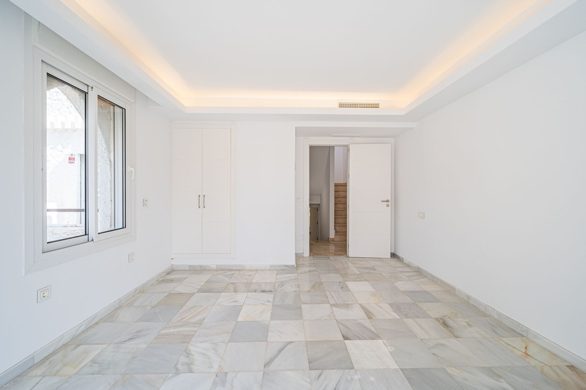 3 Bedroom Townhouse in Marbella - Photo 22