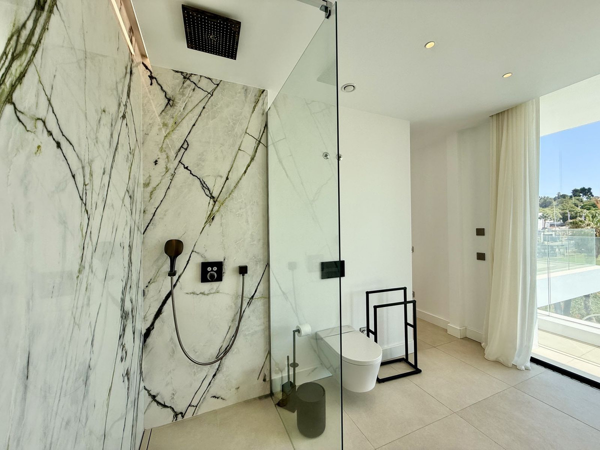 4 Bedroom Villa in Estepona - Photo 48