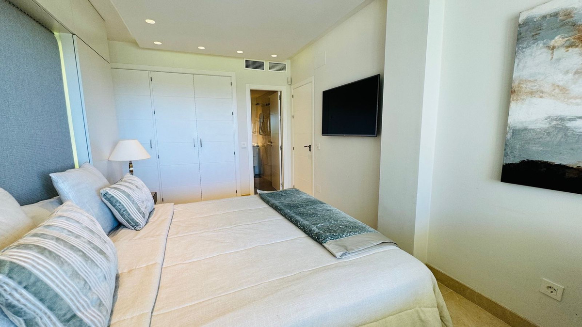 2 Bedroom Apartment in Marbella - Photo 5
