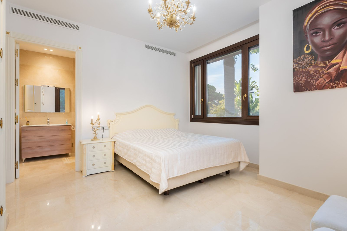 7 Bedroom Villa in San Pedro de Alcántara - Photo 15