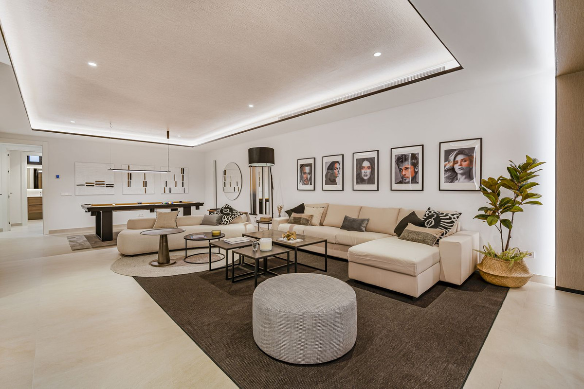 6 Bedroom Villa in Marbella - Photo 71