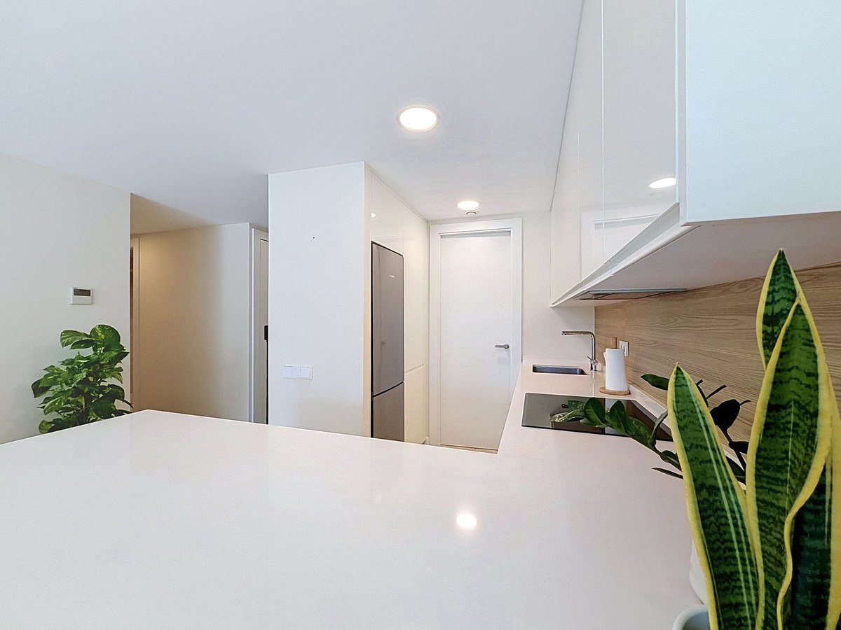 2 Bedroom Apartment in Estepona - Photo 12