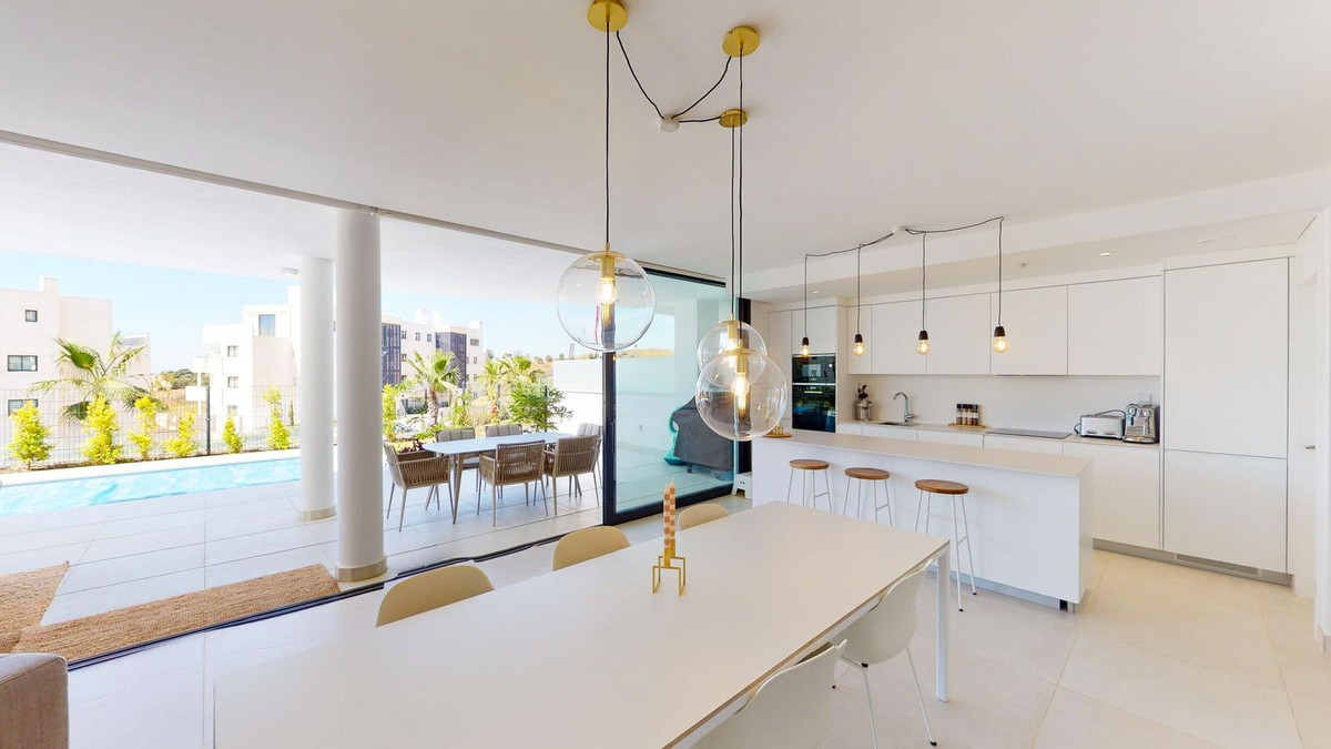 3 Bedroom Apartment in Fuengirola - Photo 9