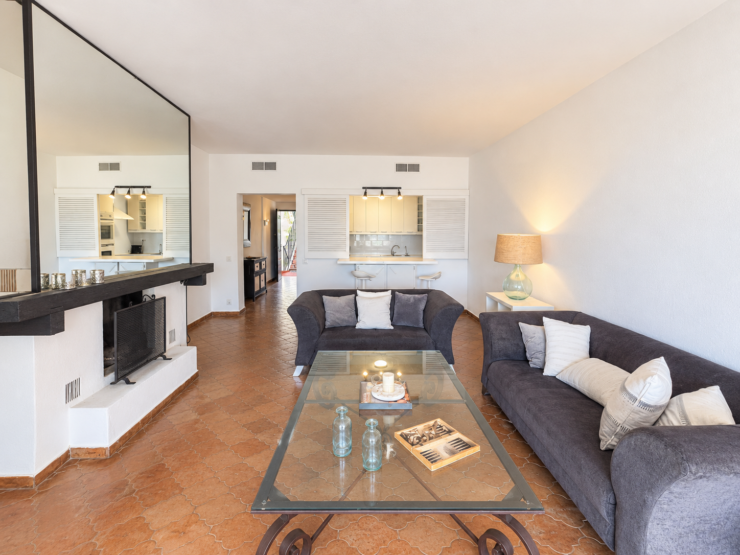1 Bedroom Apartment in Marbella - Photo 5