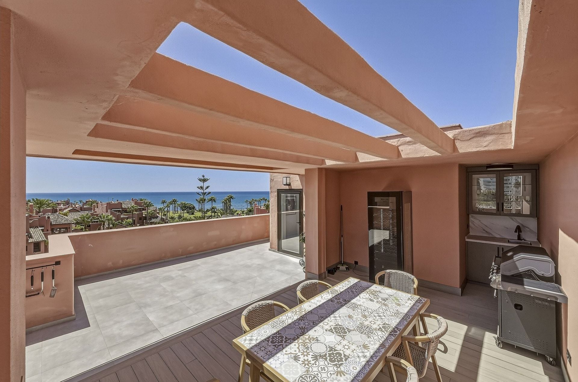 3 Bedroom Penthouse in Estepona - Photo 6