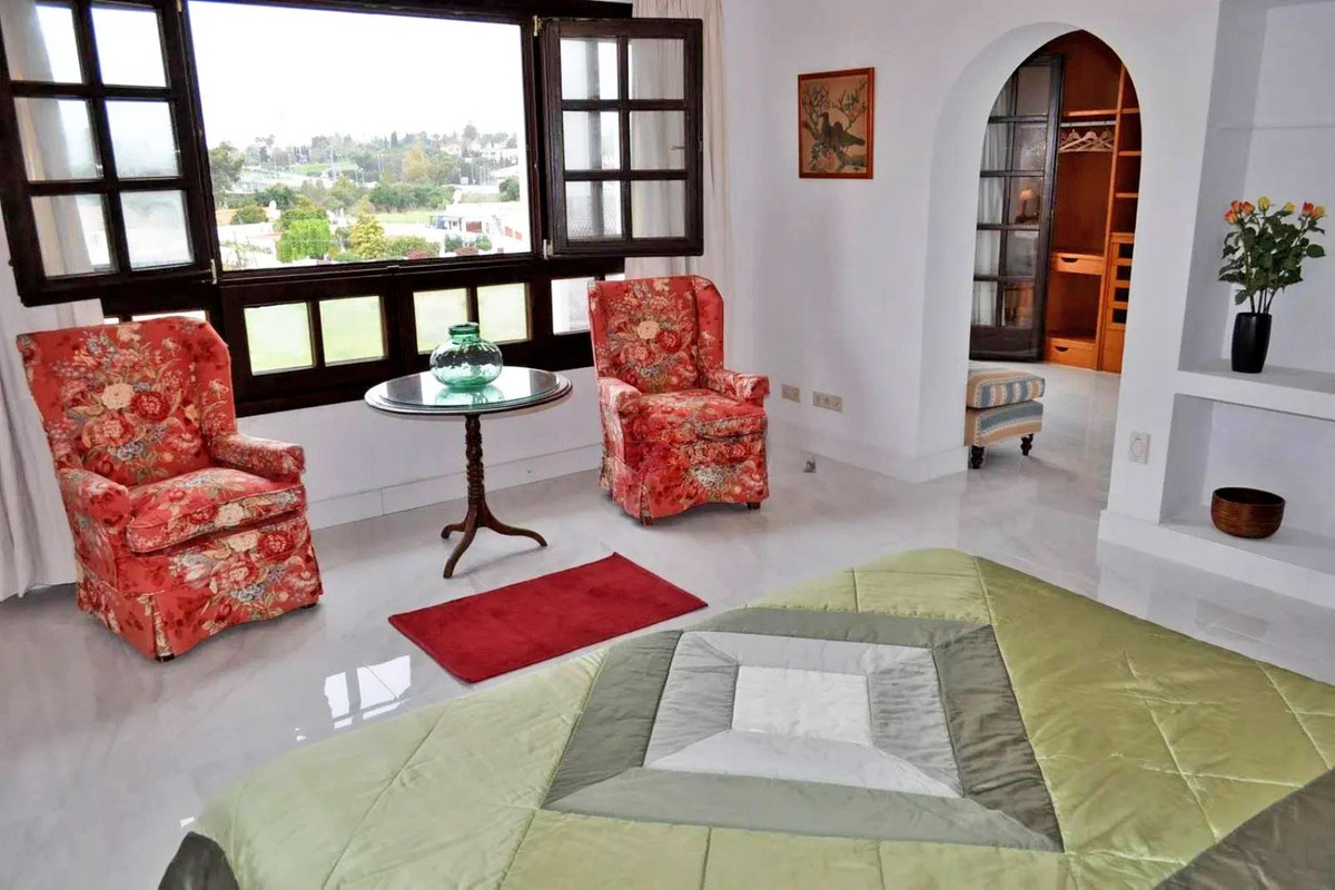6 Bedroom Villa in San Pedro de Alcántara - Photo 16