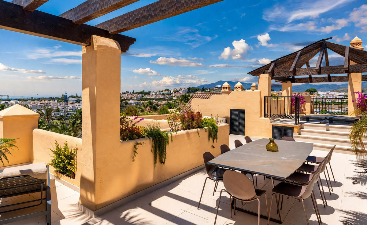 3 Bedroom Penthouse in Estepona - Photo 7