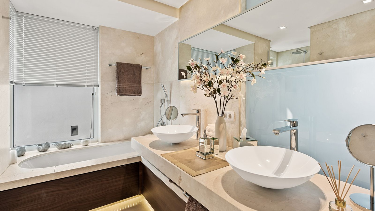4 Bedroom Villa in Marbella - Photo 26