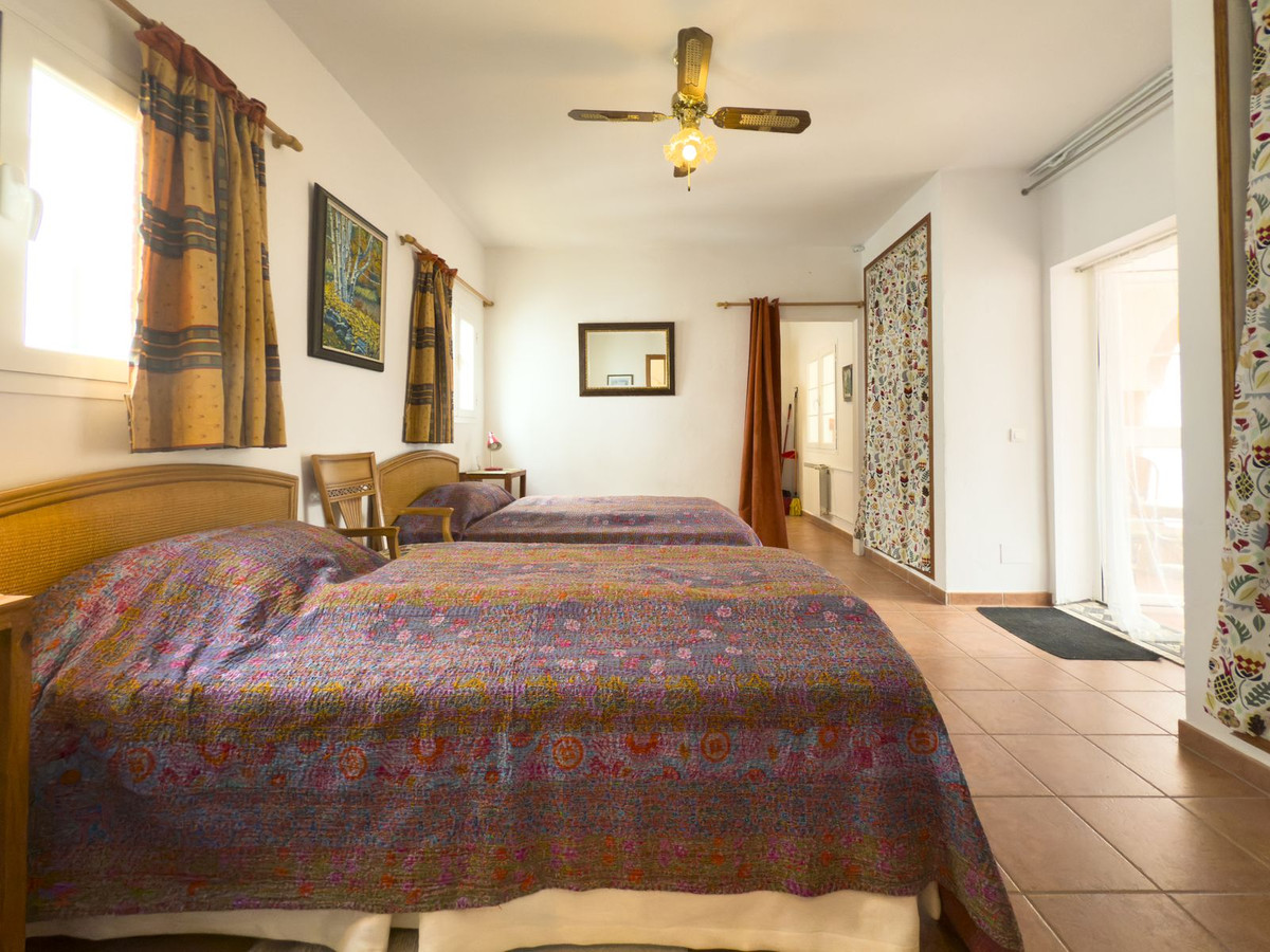 6 Bedroom Townhouse in Tolox - Photo 50