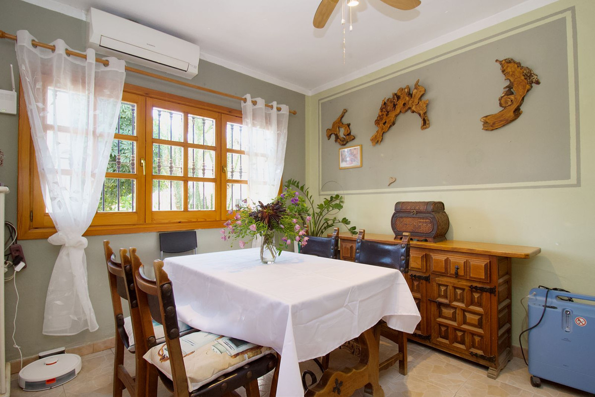 5 Bedroom Villa in Coín - Photo 21