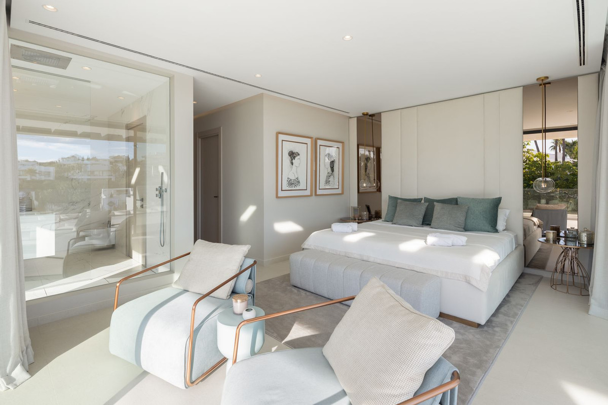 6 Bedroom Villa in Marbella - Photo 14