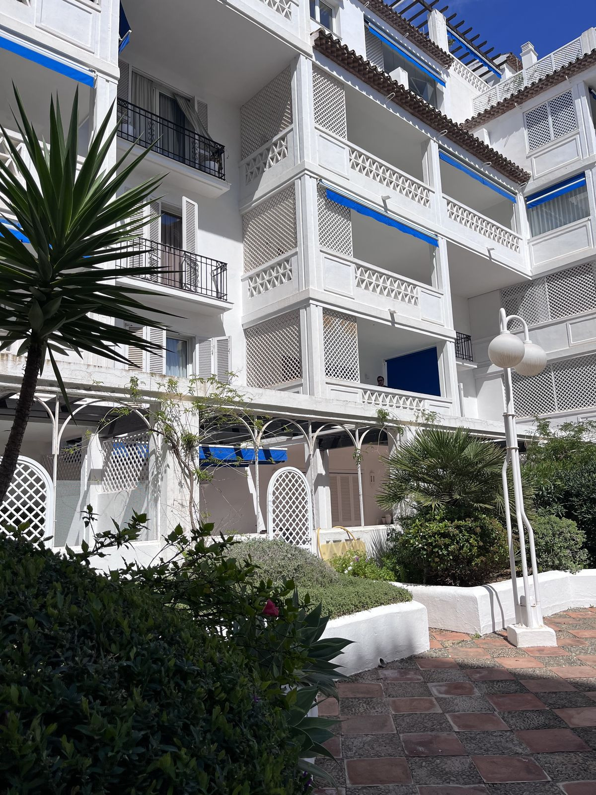 2 Bedroom Apartment in Marbella - Photo 25