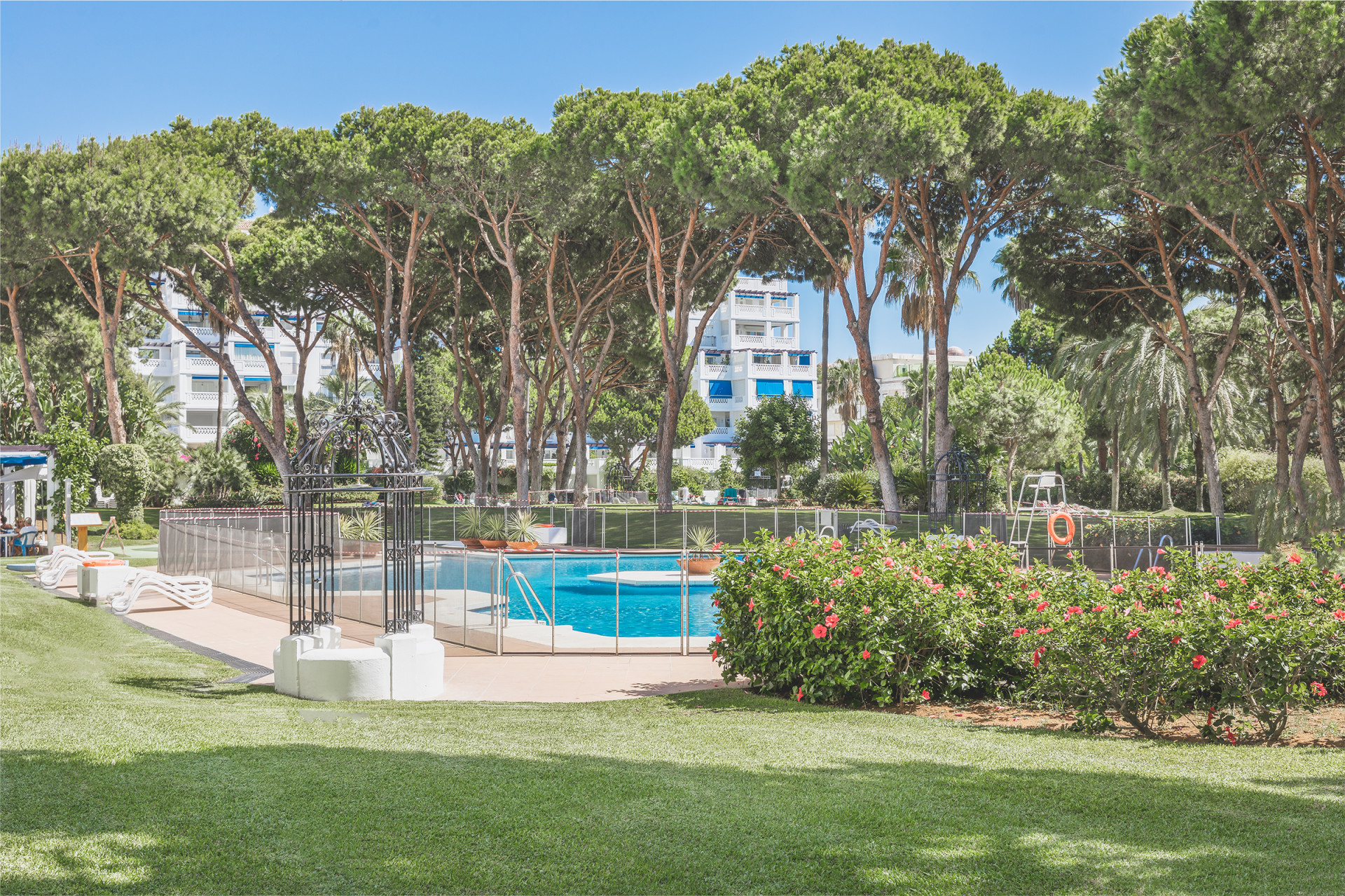 3 Bedroom Apartment in Marbella - Photo 2