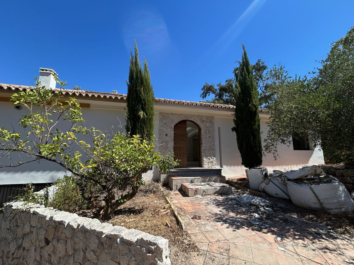 3 Bedroom Villa in Marbella - Photo 2