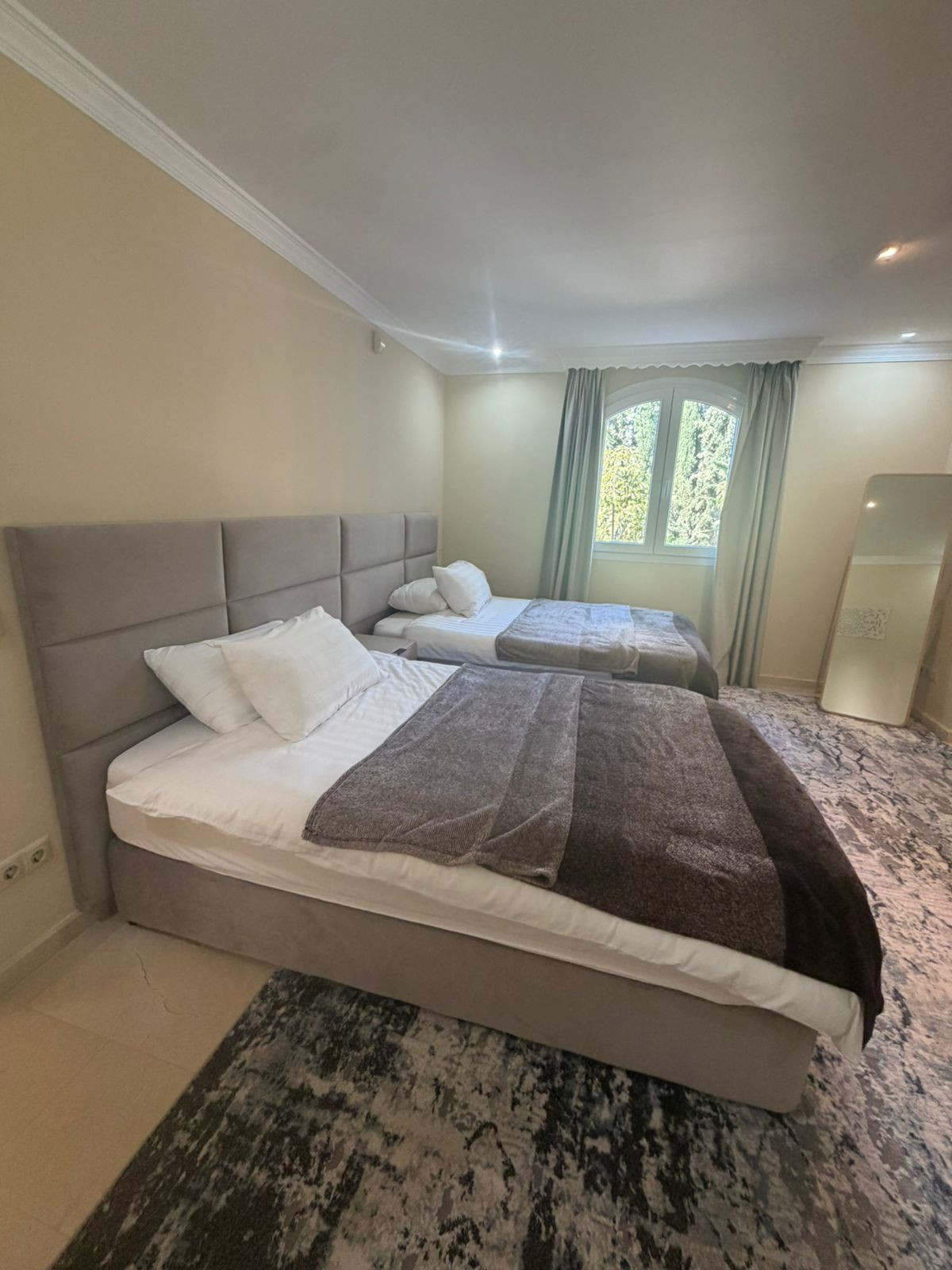 5 Bedroom Villa in Estepona - Photo 3