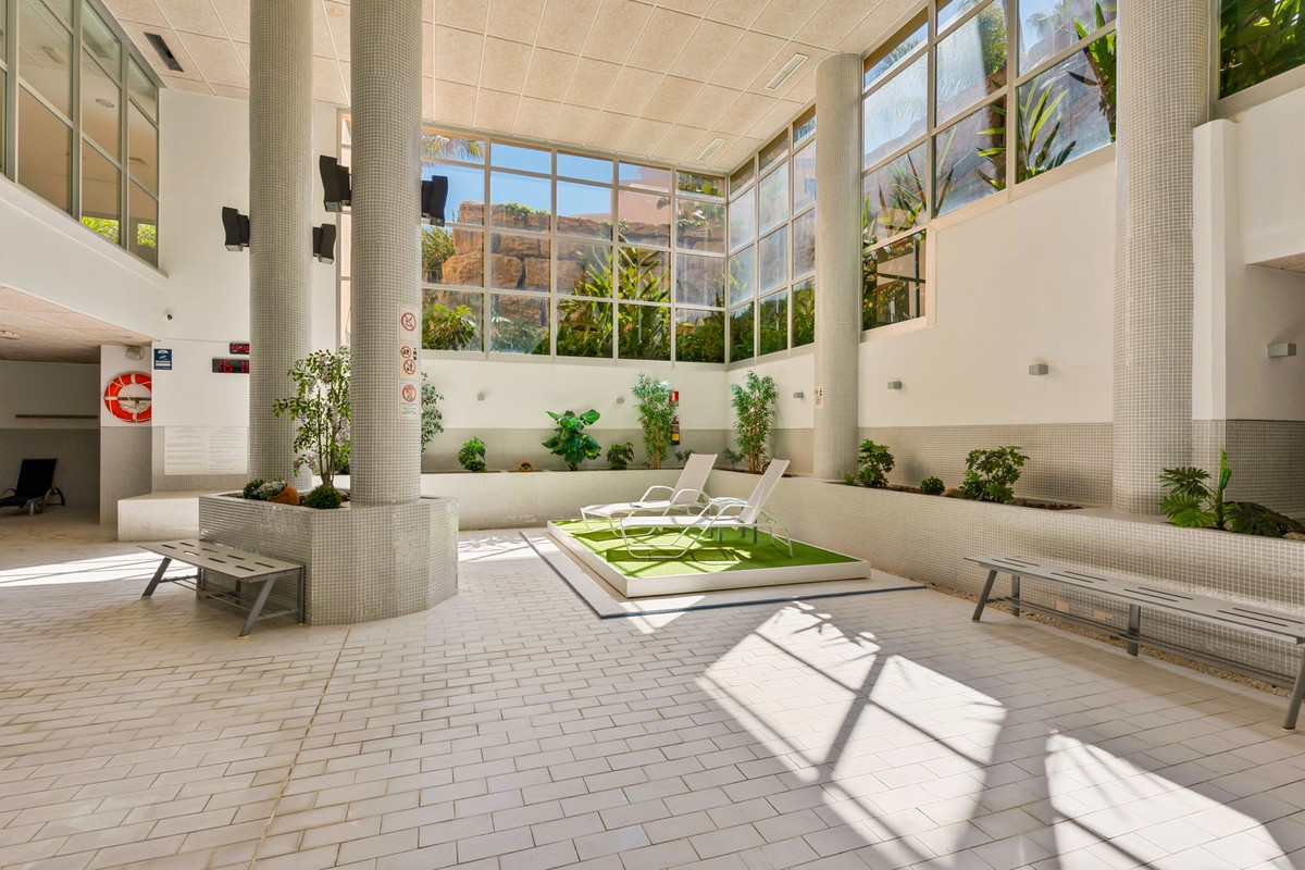 2 Bedroom Apartment in Estepona - Photo 21