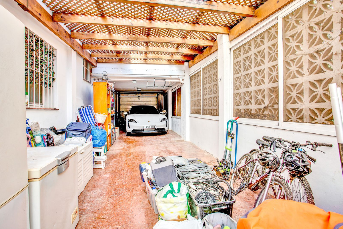 6 Bedroom Villa in Marbella - Photo 19