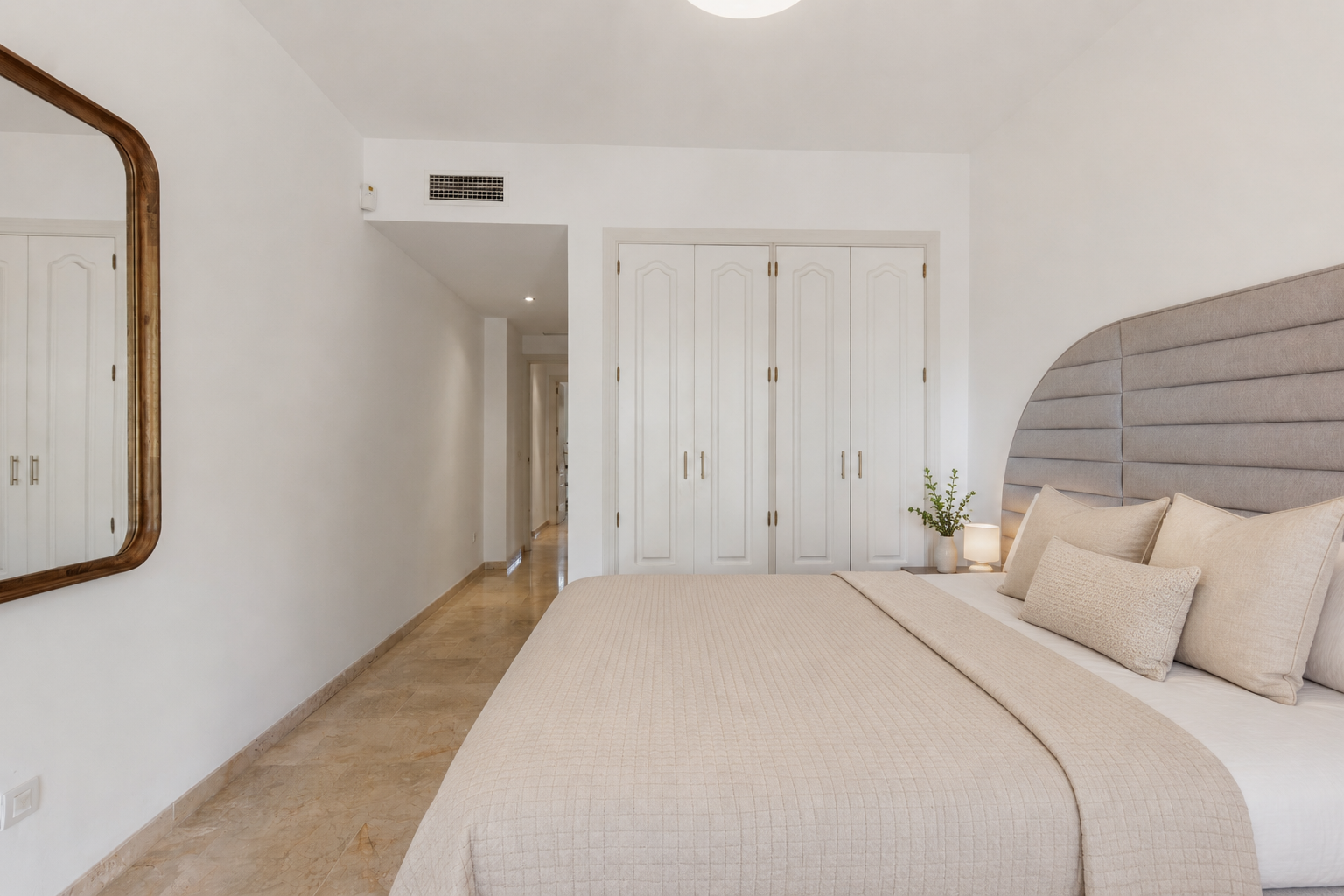 2 Bedroom Apartment in Estepona - Photo 10