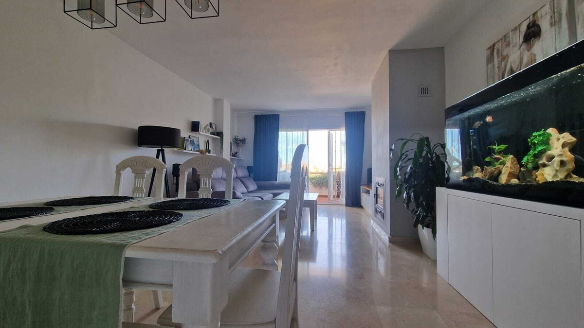 2 Bedroom Apartment in Estepona - Photo 6