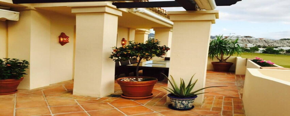 4 Bedroom Penthouse in Benahavís - Photo 10